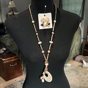 Casual Corner Gold and Cream Necklace Modern Minimalist Design